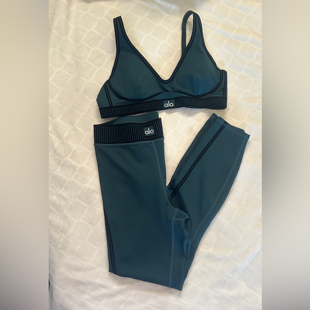 ALO Yoga Midnight Green set only